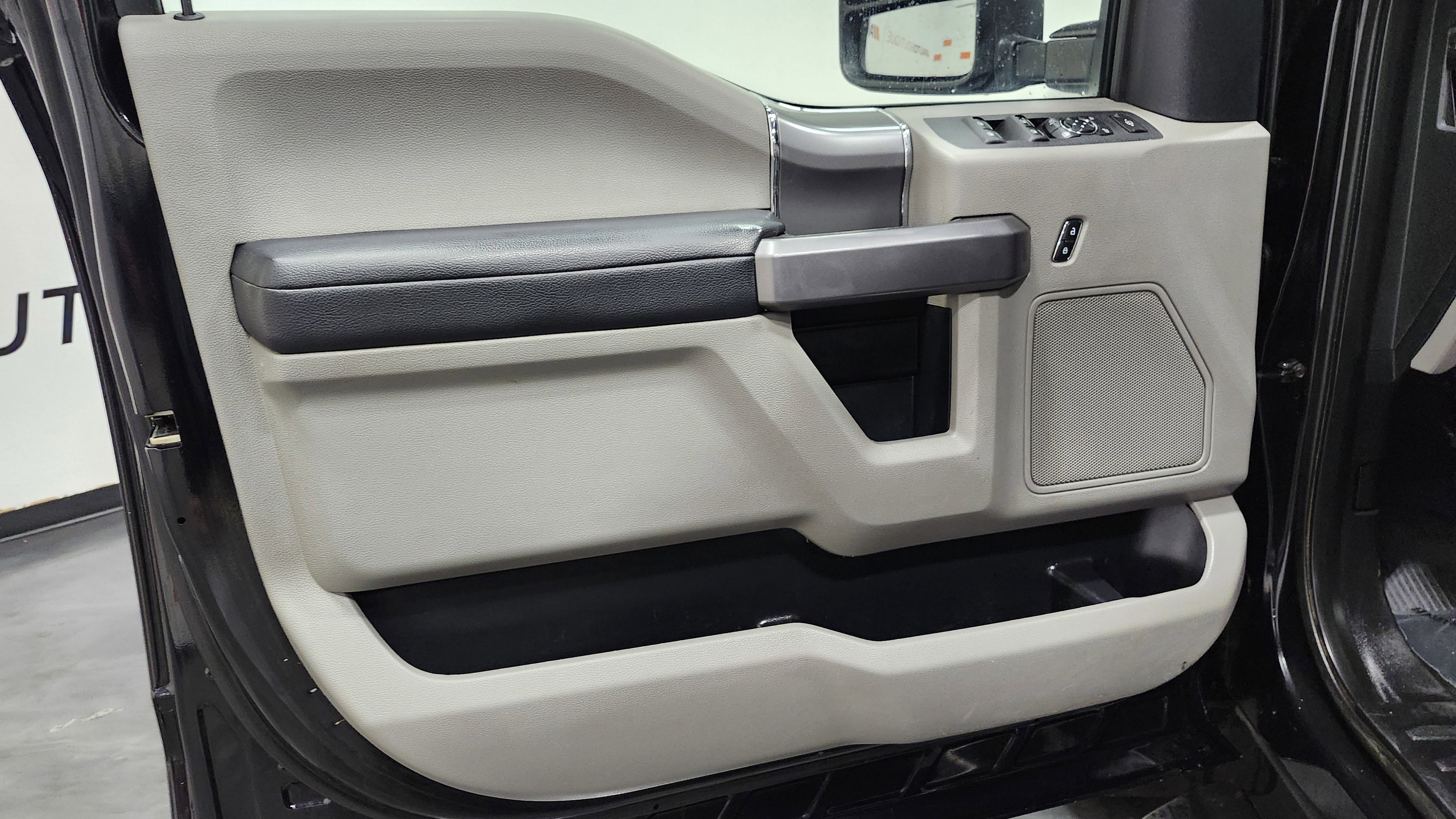 Used 2019 Ford F350 XLT w/ XLT Premium Package image 26