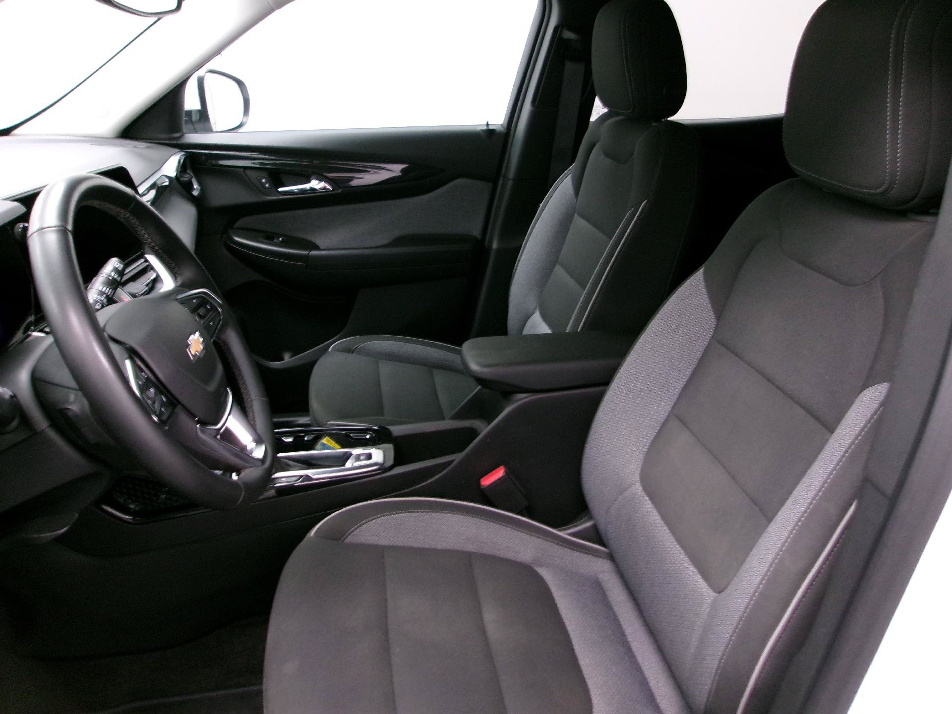 Used 2024 Chevrolet TrailBlazer LT w/ Convenience Package AWD/4WD image 8