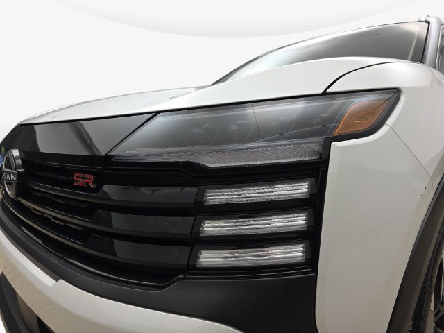 Used 2025 Nissan Kicks SR FWD image 32