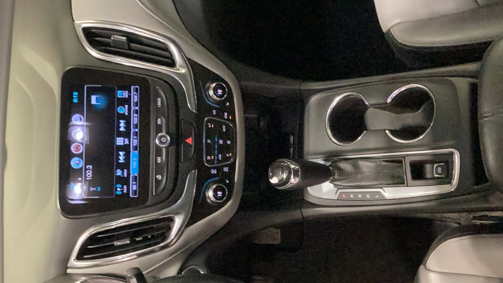 Used 2018 Chevrolet Equinox Premier FWD image 15