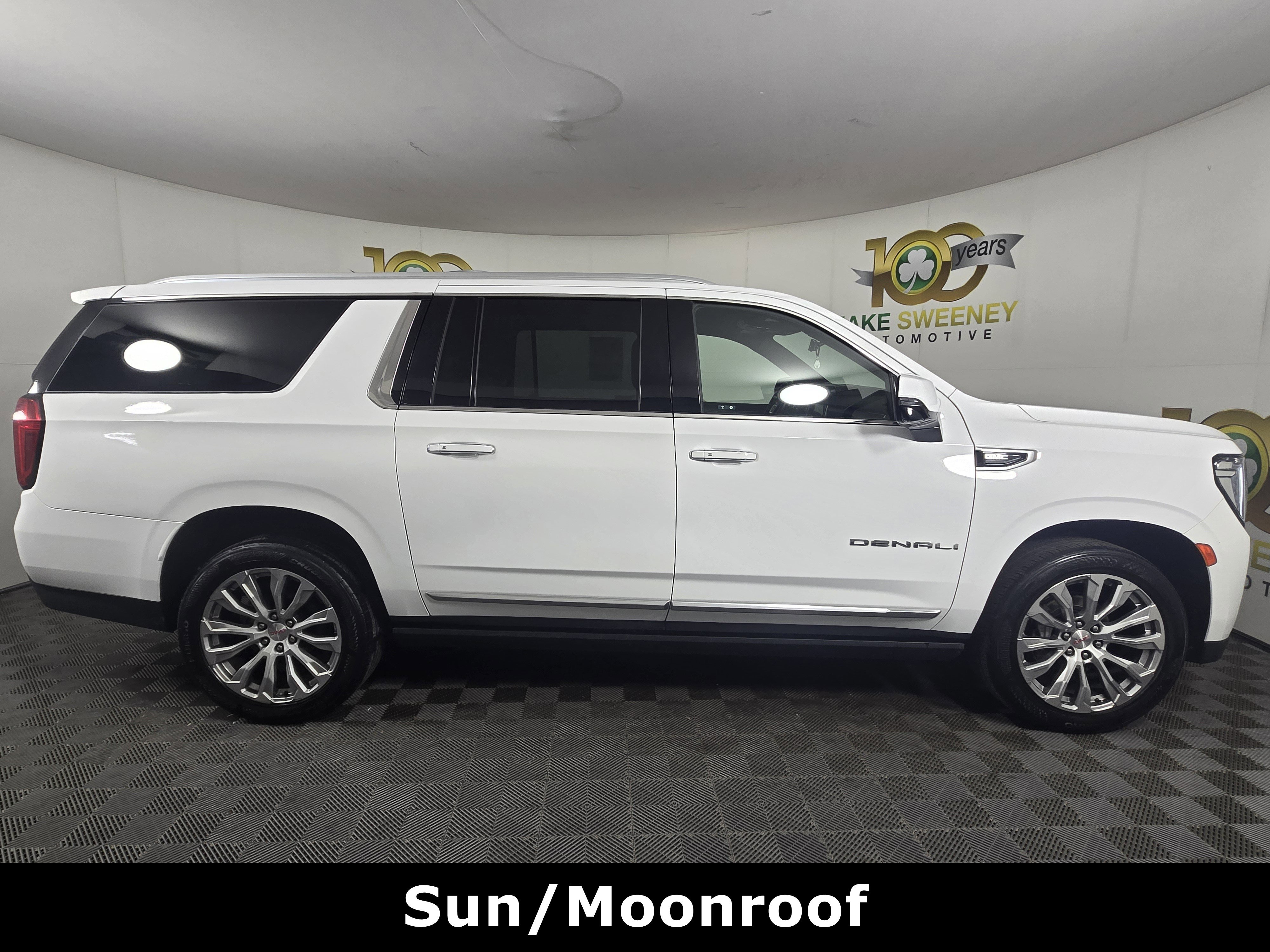 Used 2022 GMC Yukon XL Denali w/ Denali Premium Package image 10
