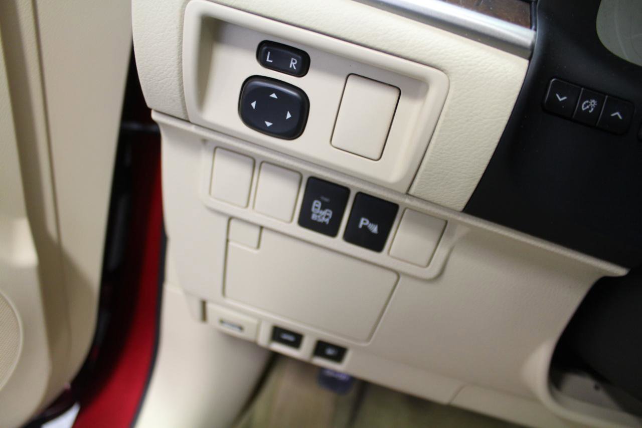 Used 2013 Lexus ES 350 w/ Luxury Pkg image 11