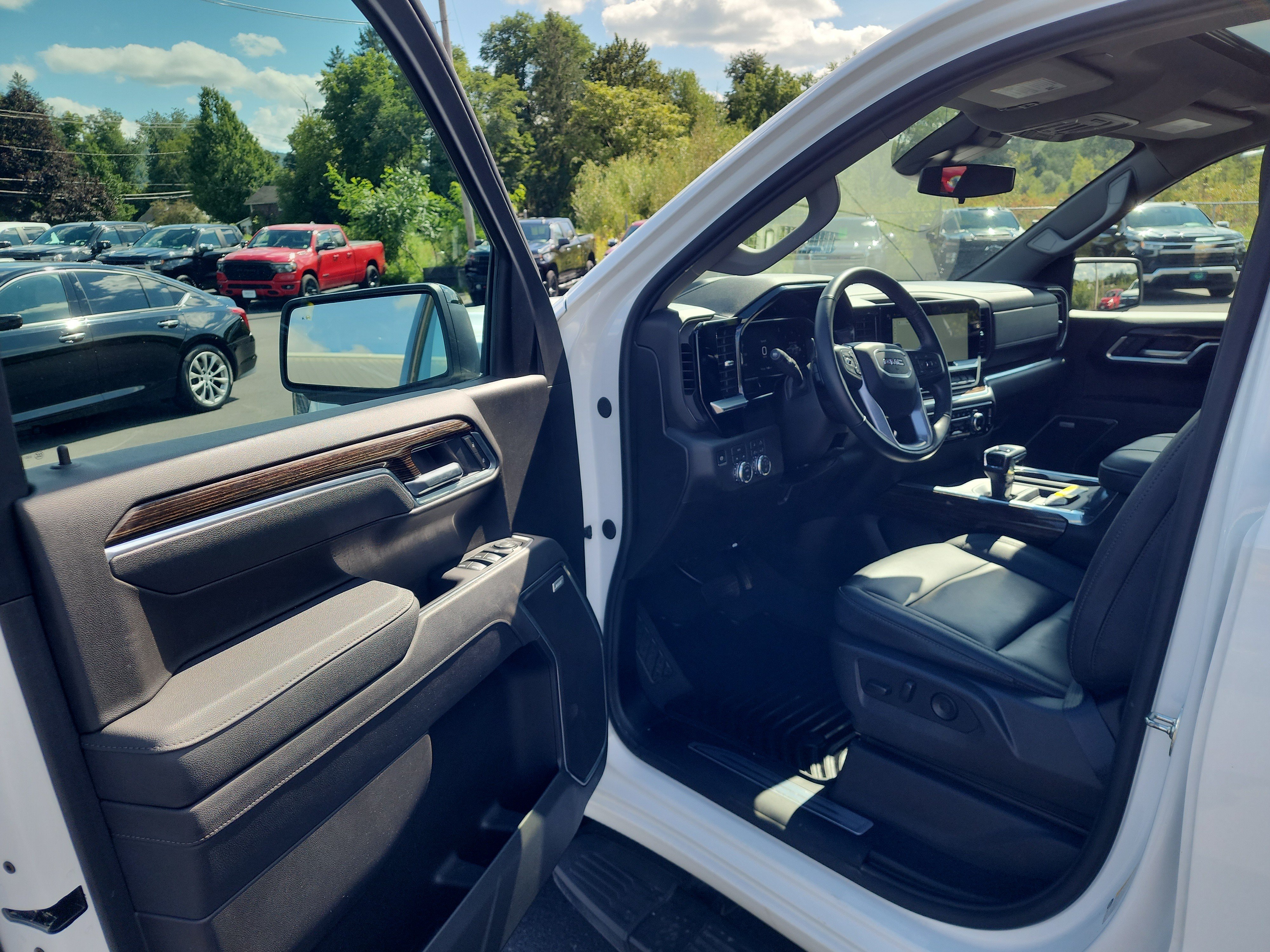 Certified 2026 GMC Sierra 1500 Elevation w/ Elevation Premium Package AWD/4WD image 10