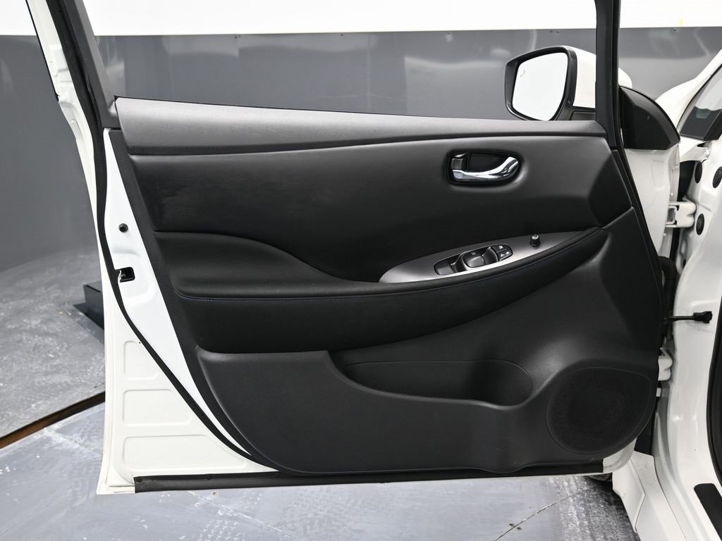 Used 2023 Nissan Leaf S image 37