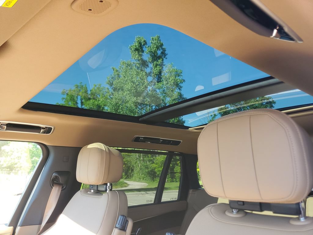 New 2026 Land Rover Range Rover Long Wheelbase SE AWD/4WD image 11