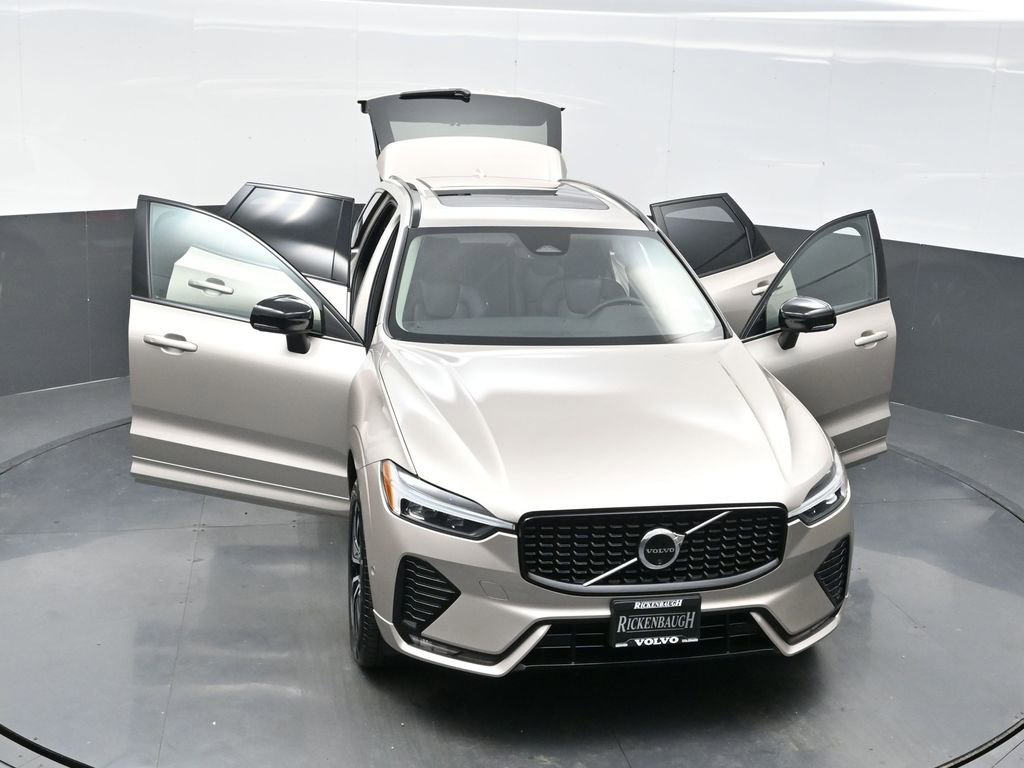 Used 2025 Volvo XC60 B5 Plus image 31