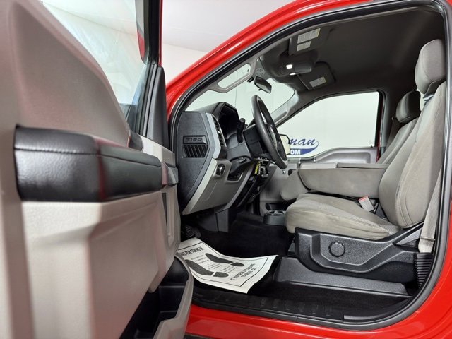 Used 2017 Ford F150 XLT image 9