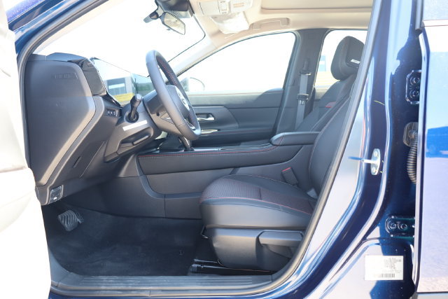 New 2027 Nissan Kicks SR w/ SR Premium Package FWD image 11