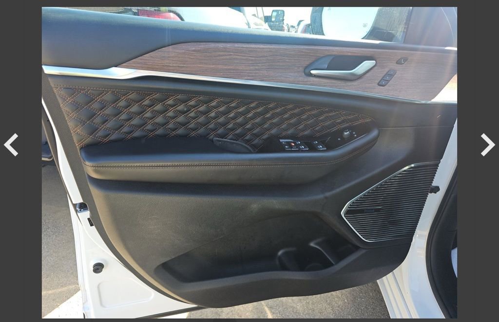 Used 2022 Jeep Grand Cherokee Summit image 11