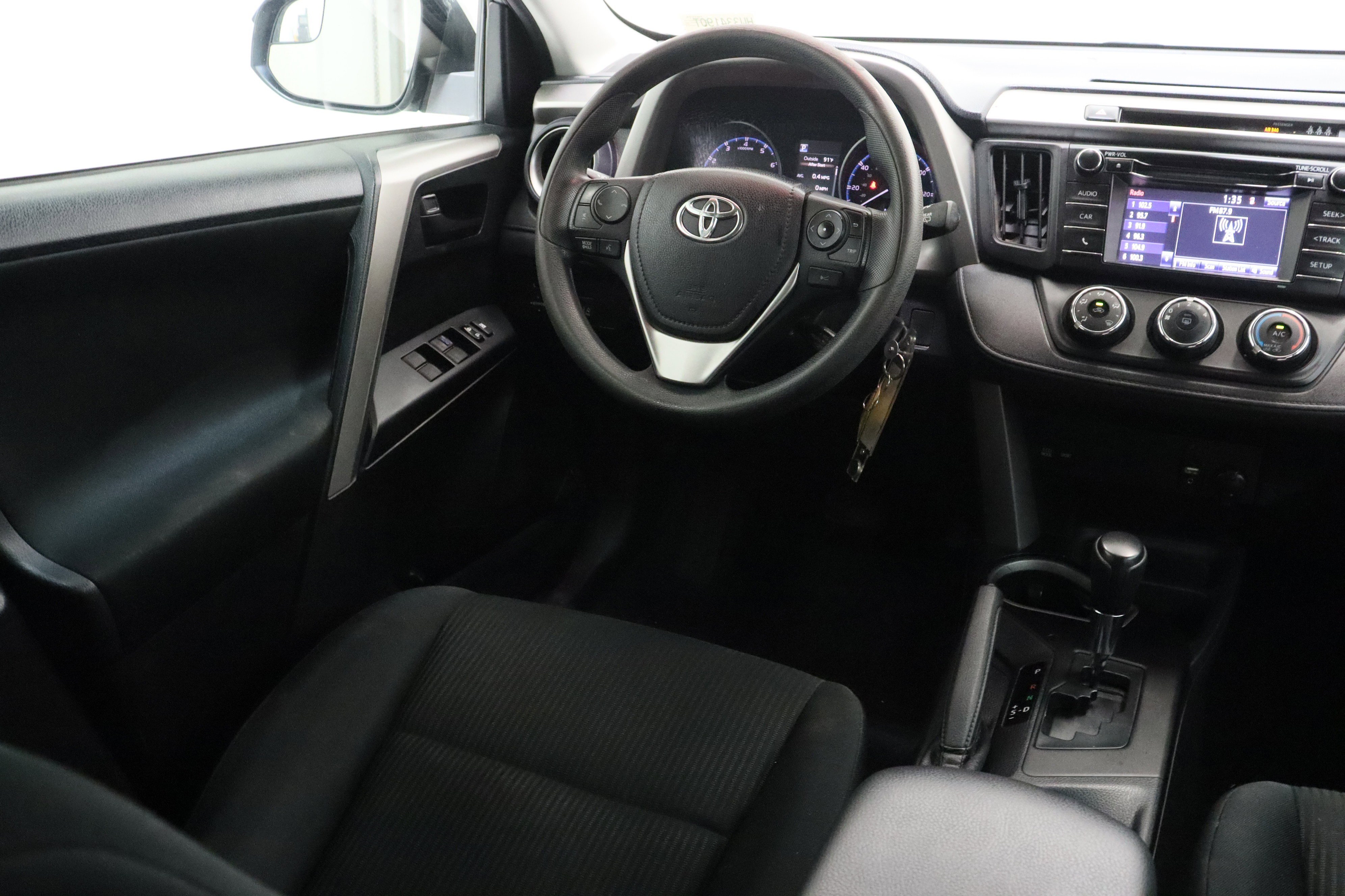 Used 2017 Toyota RAV4 LE FWD image 27