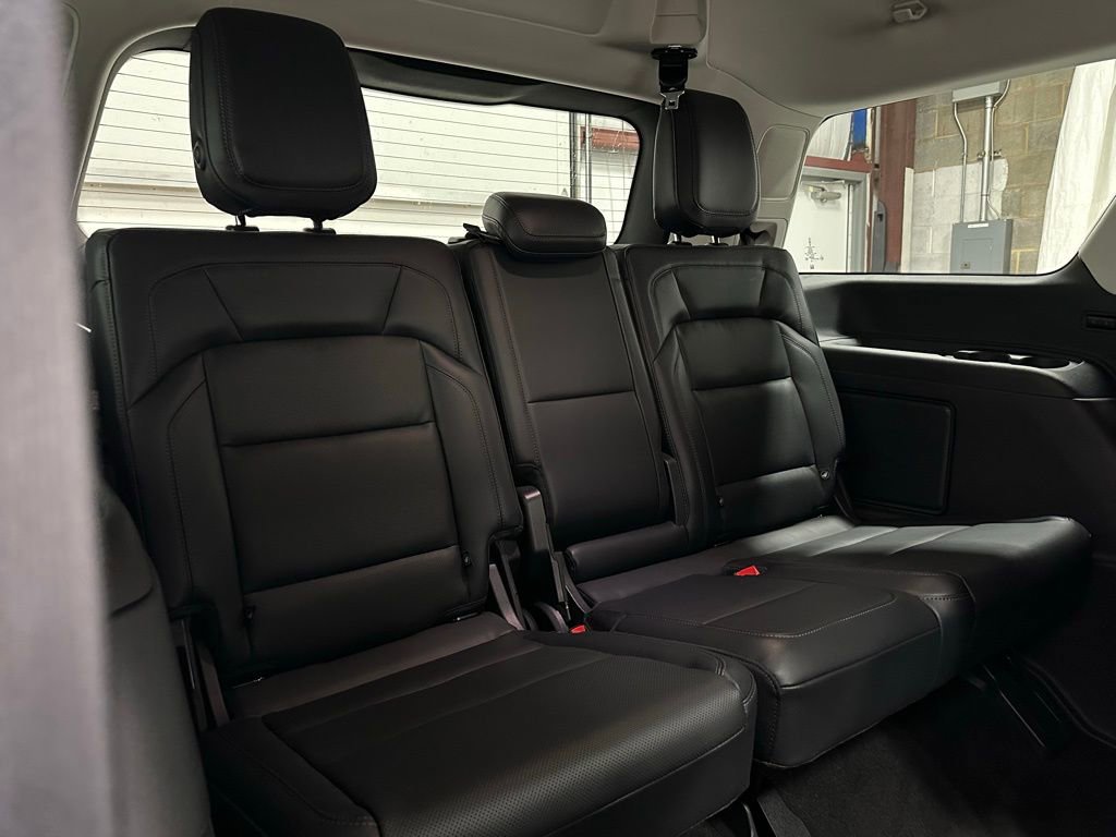 Used 2025 Lincoln Navigator Reserve image 61