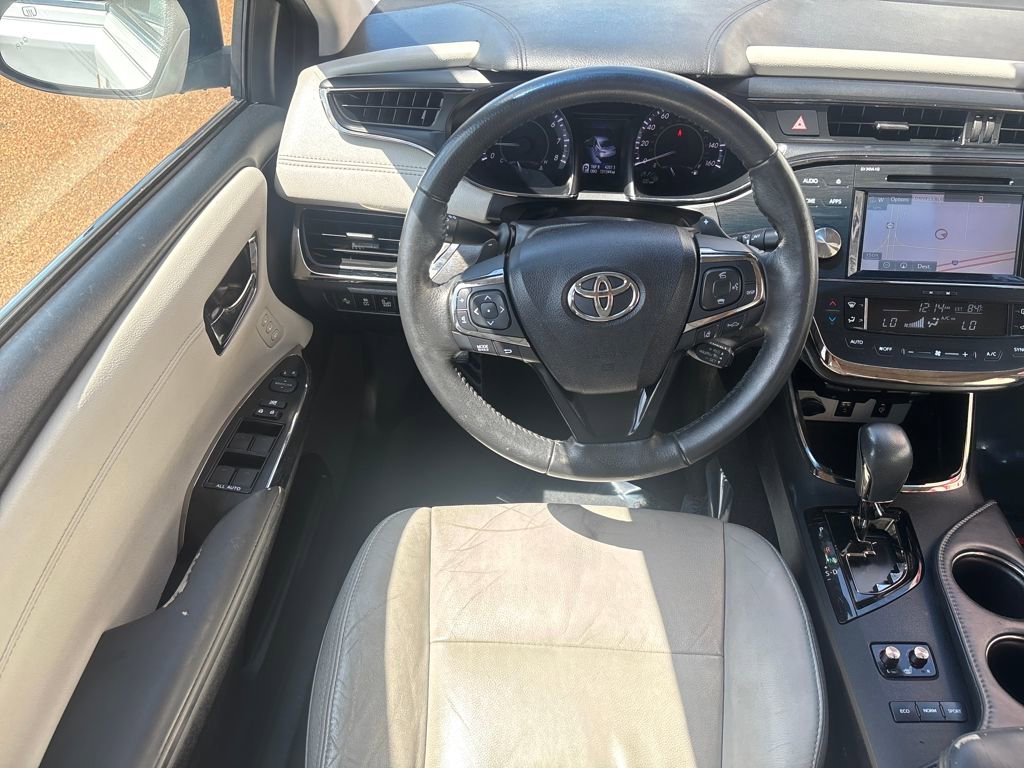 Used 2017 Toyota Avalon XLE Premium image 2
