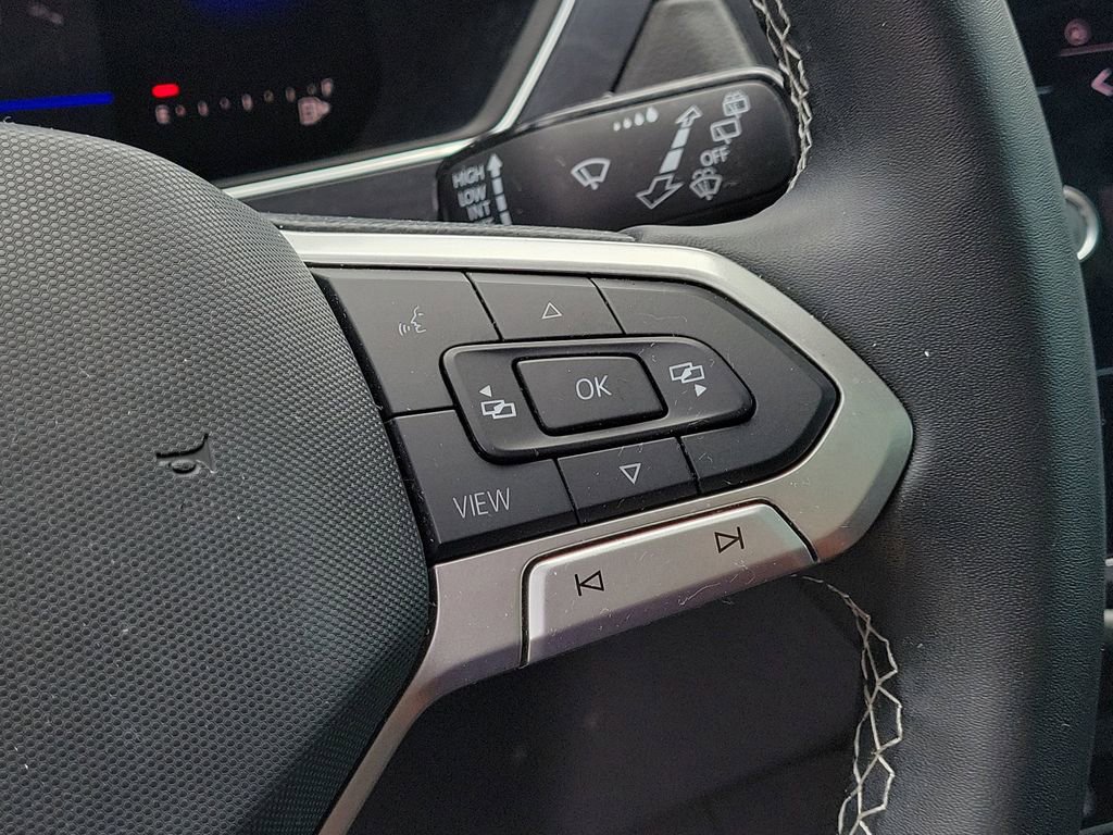 Used 2022 Volkswagen Tiguan SE w/ Panoramic Sunroof Package FWD image 30