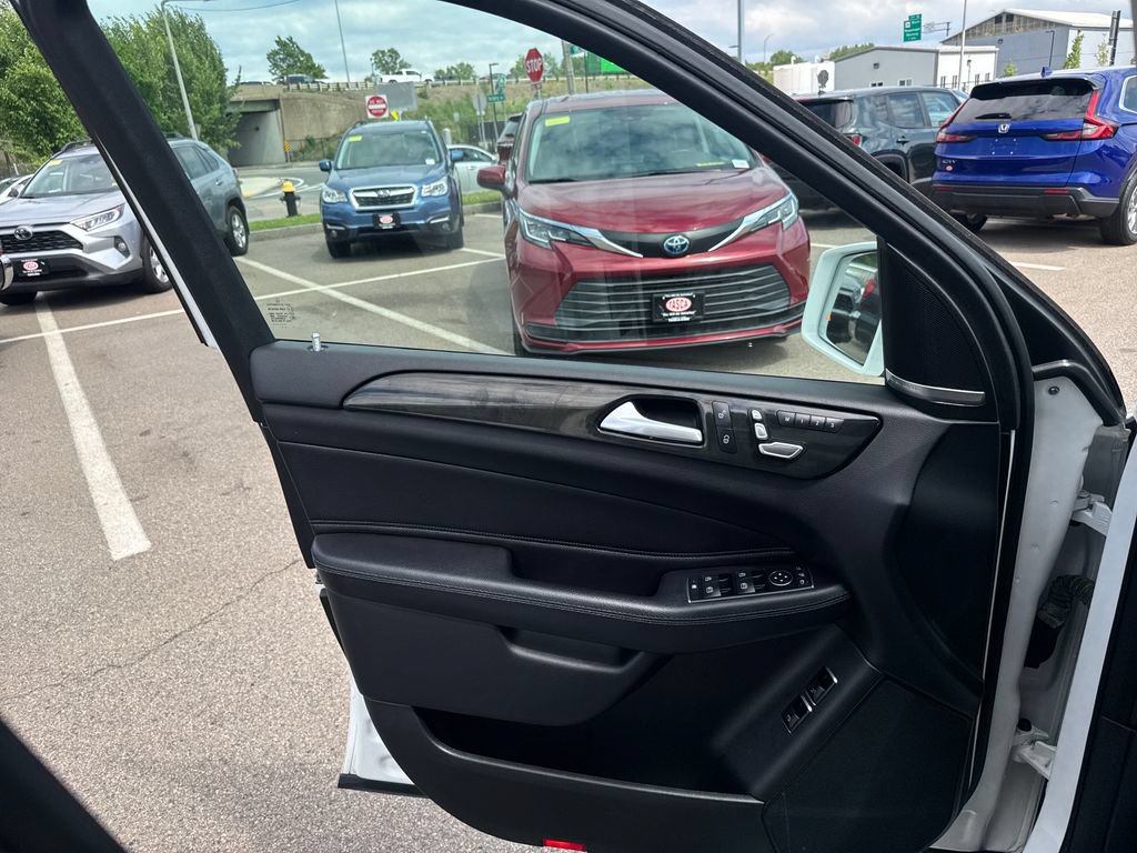 Used 2018 Mercedes-Benz GLS 450 4MATIC image 32