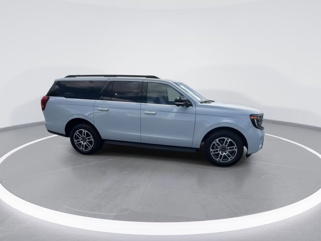 Used 2025 Ford Expedition Max Active AWD/4WD image 3