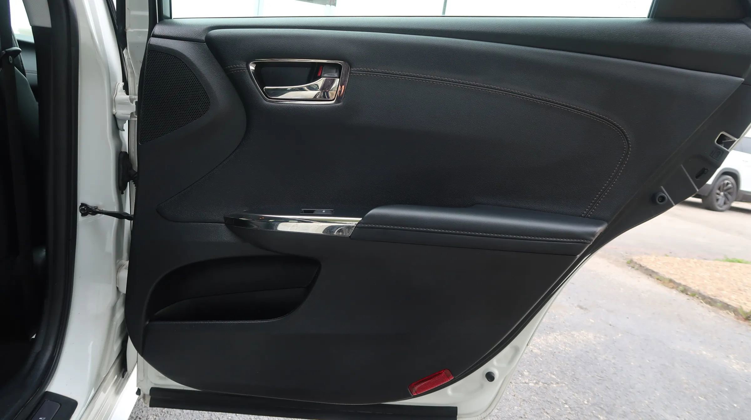 Used 2018 Toyota Avalon Limited w/ All Weather Liner Package FWD image 50