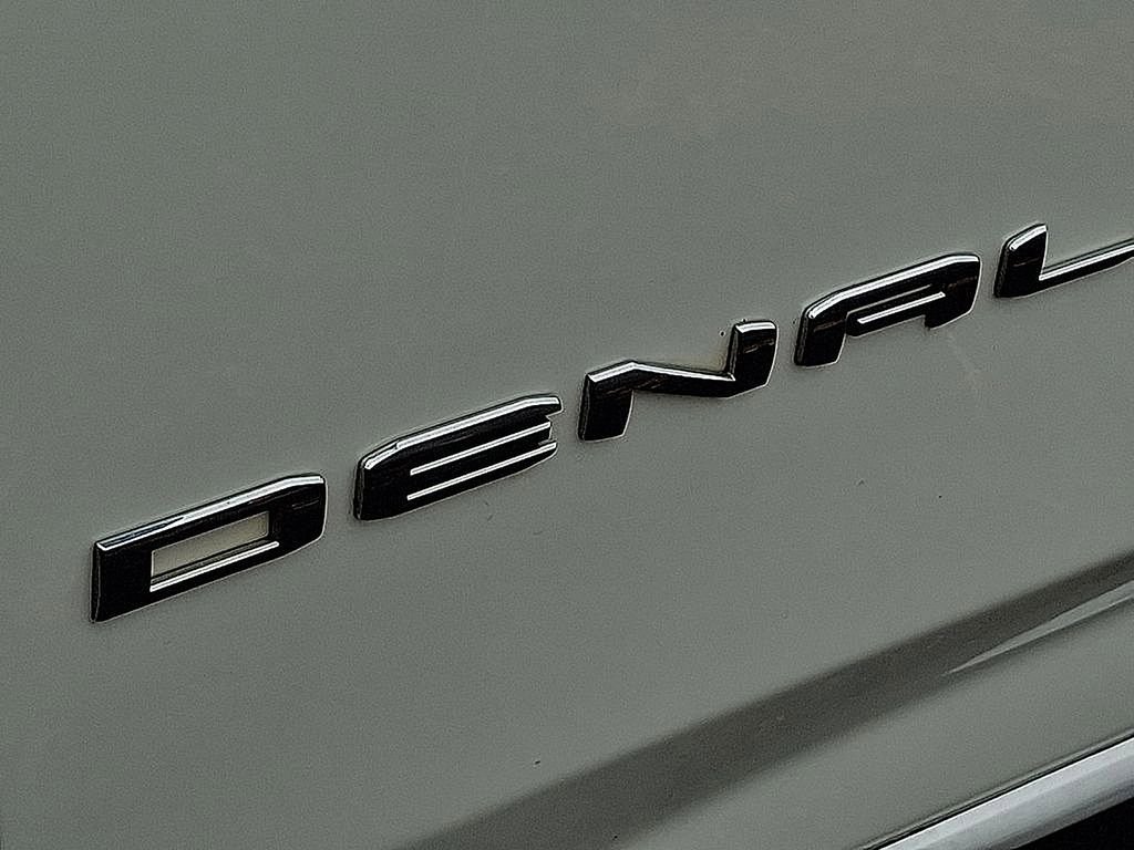 Used 2024 GMC Yukon Denali w/ Advanced Technology Package image 35