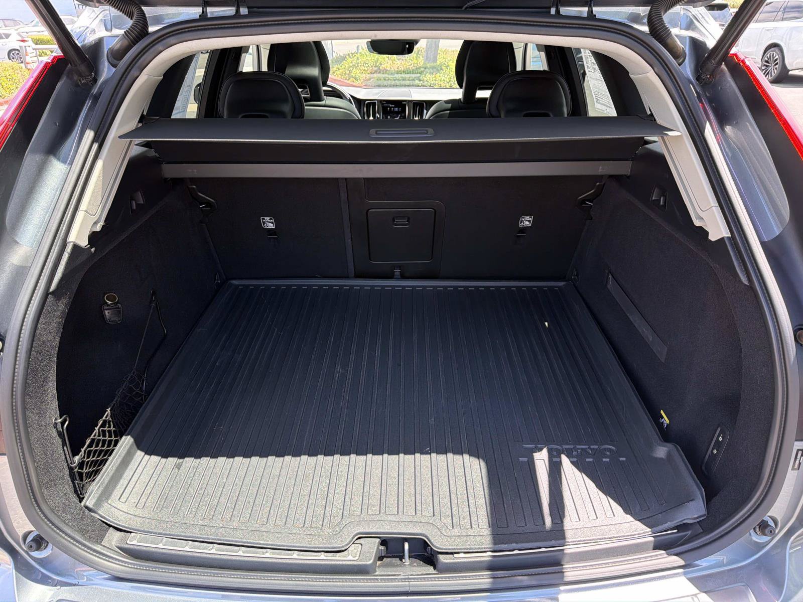 Used 2018 Volvo XC60 T5 Momentum w/ Convenience Package AWD/4WD image 24