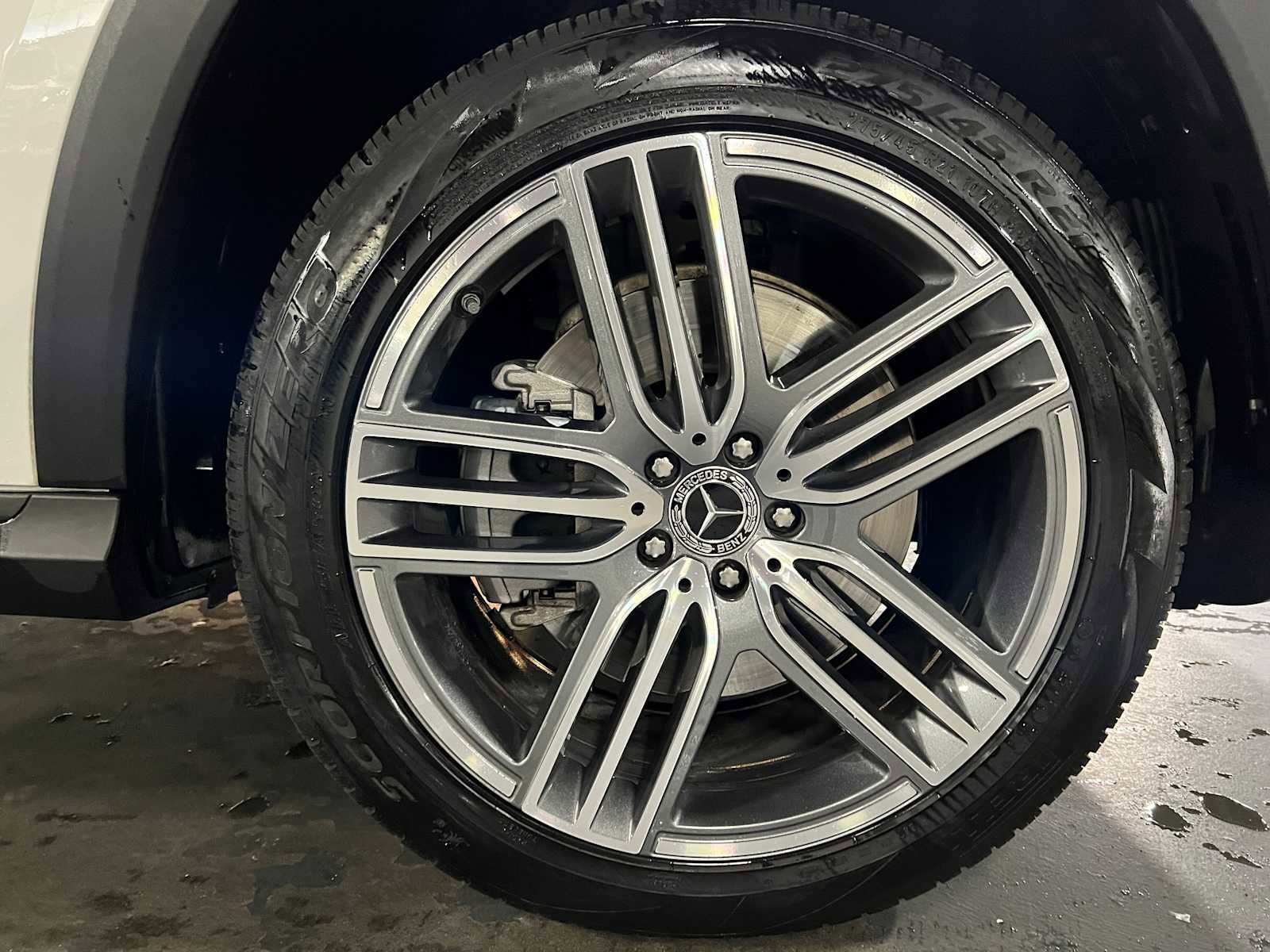 Used 2025 Mercedes-Benz GLS 450 4MATIC image 9