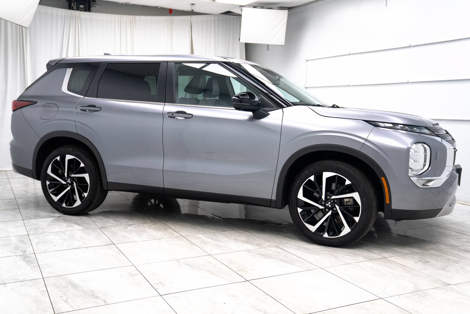 Used 2022 Mitsubishi Outlander SE AWD/4WD image 2