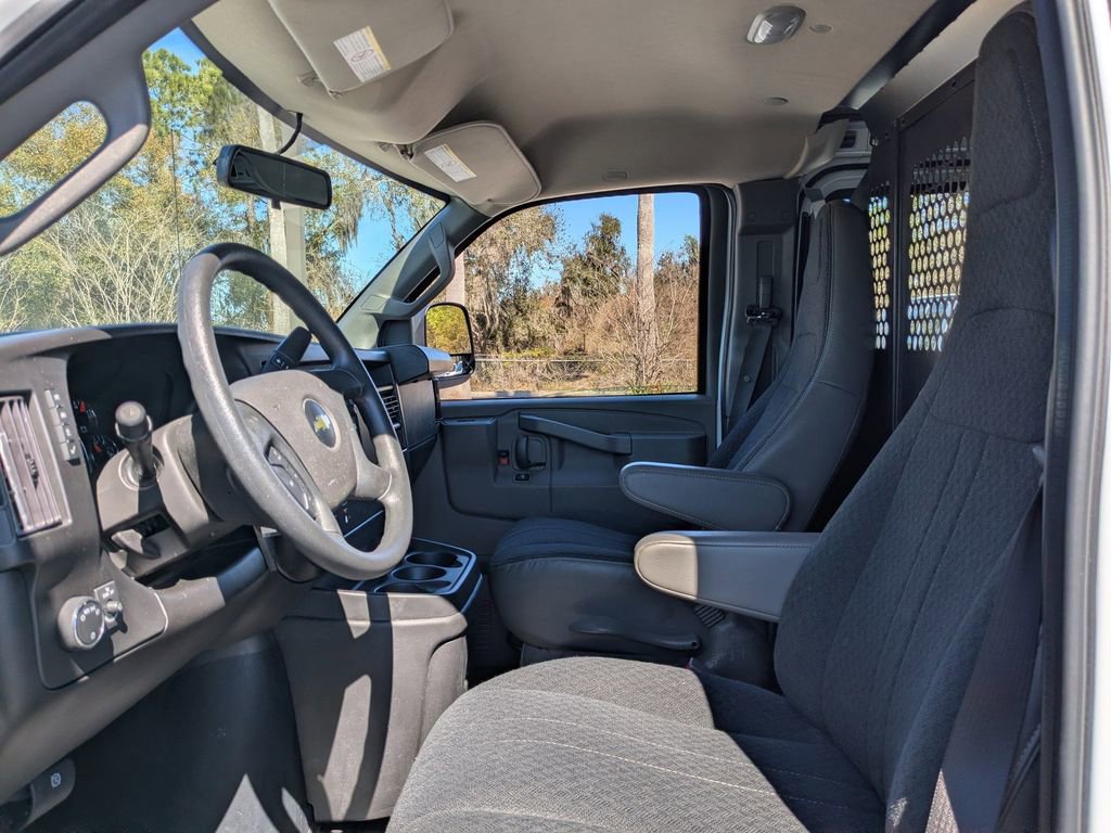 Used 2024 Chevrolet Express 2500 w/ Driver Convenience Package image 17
