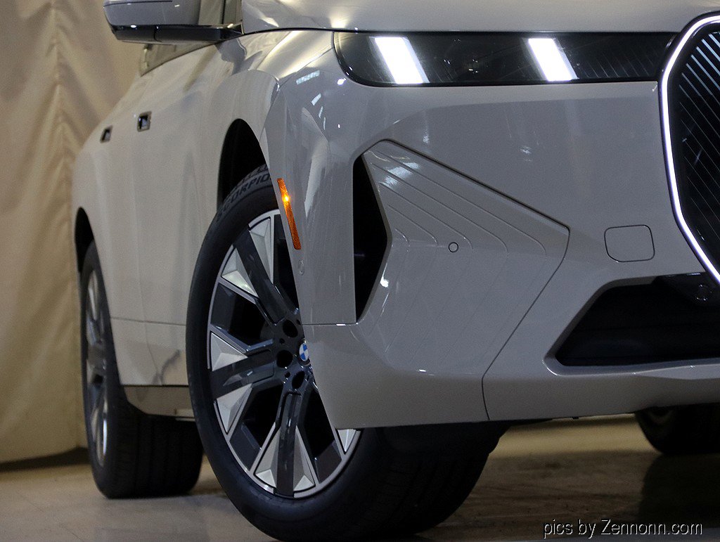 Used 2026 BMW iX xDrive45 w/ Premium Package image 4