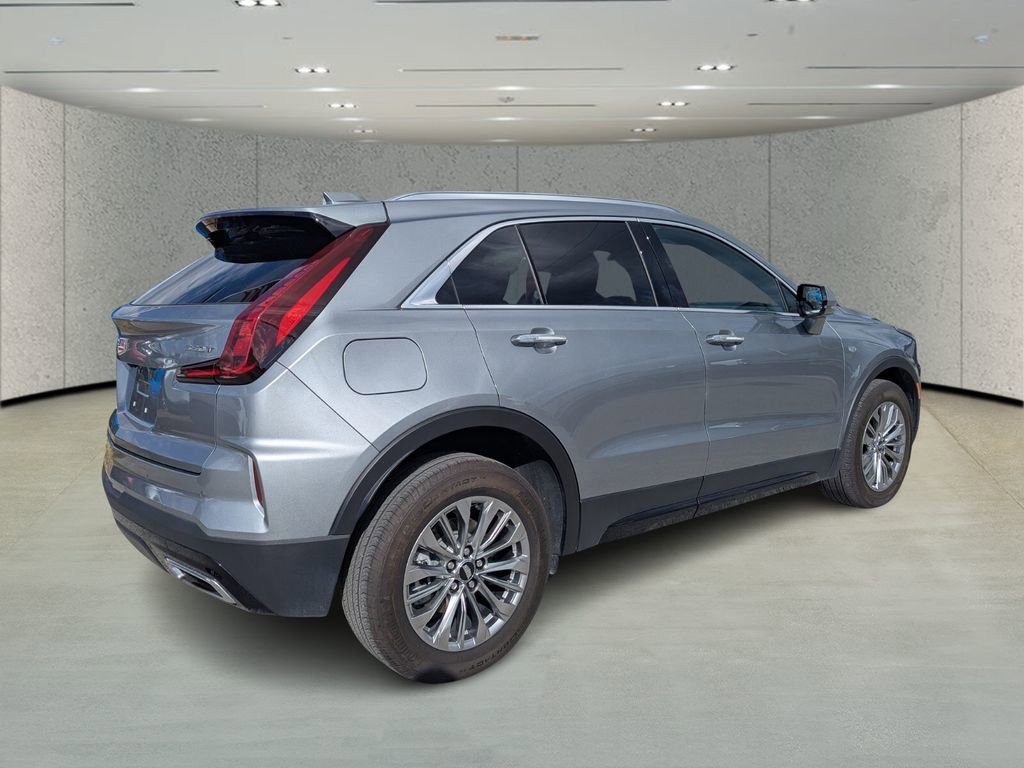 Used 2024 Cadillac XT4 Premium Luxury image 3