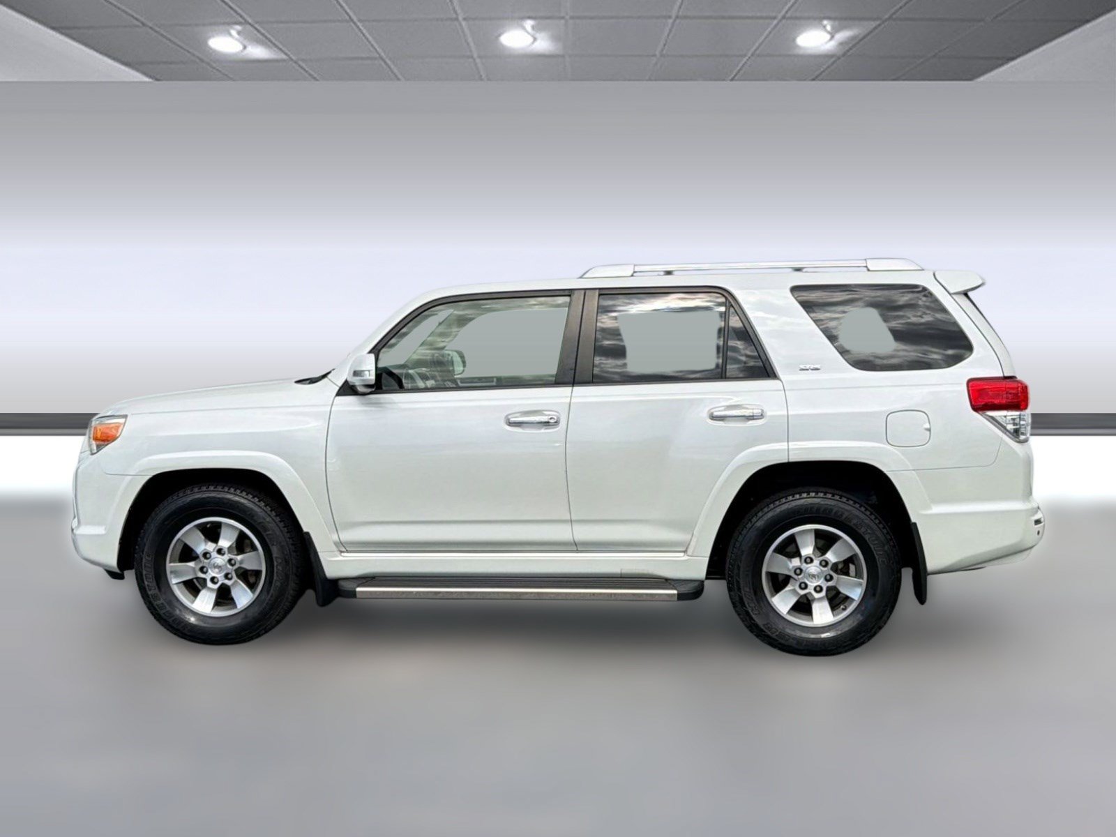 Used 2013 Toyota 4Runner SR5 w/ Convenience Pkg RWD image 2