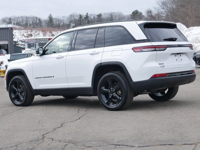 Used 2023 Jeep Grand Cherokee Altitude image 4
