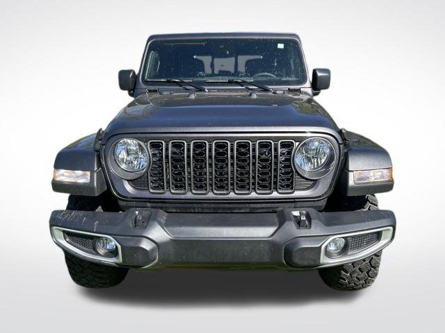 Used 2025 Jeep Gladiator Sport AWD/4WD image 8