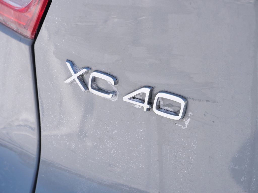 Used 2024 Volvo XC40 B5 Core image 10