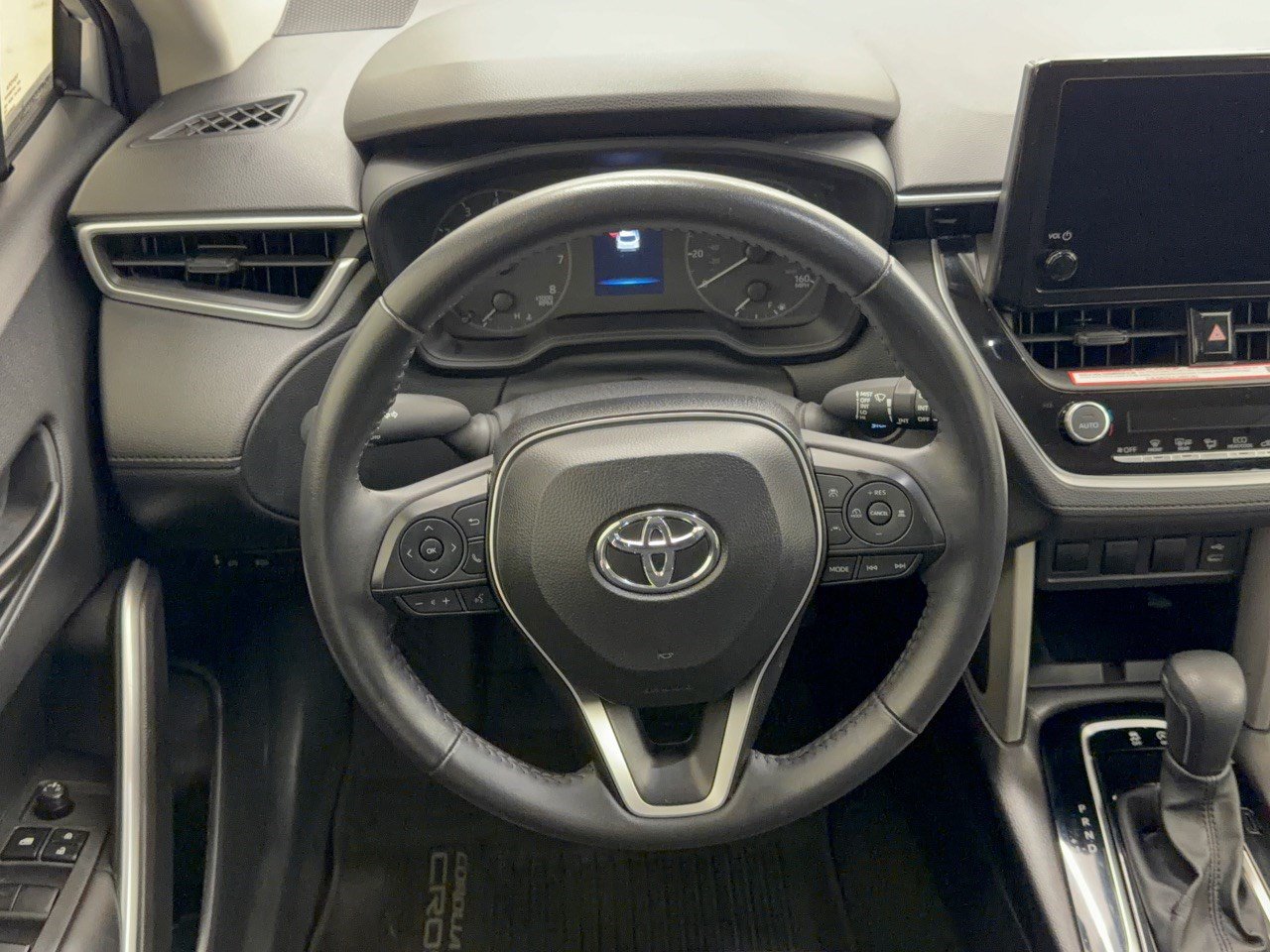 Used 2024 Toyota Corolla Cross LE FWD image 10