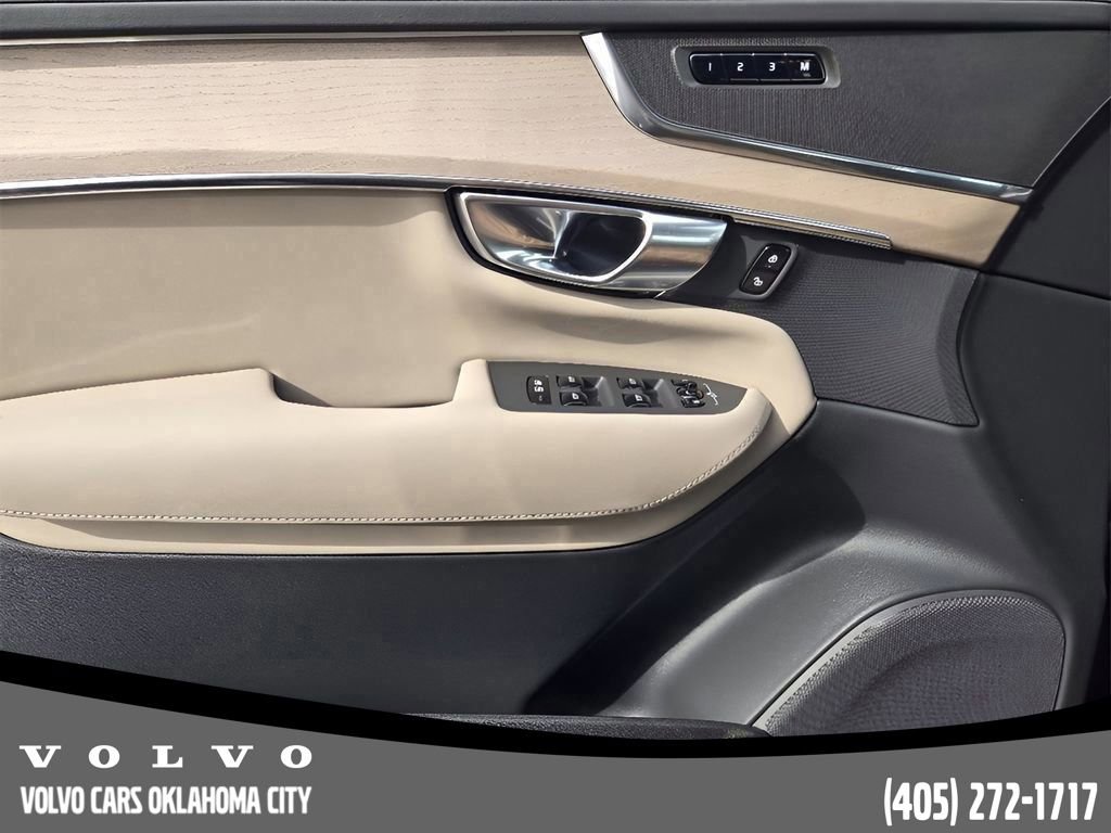 Certified 2025 Volvo XC90 T8 Plus w/ Protection Package Premier image 25