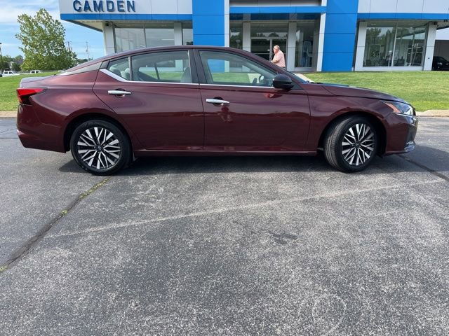 Used 2025 Nissan Altima 2.5 SV FWD image 9