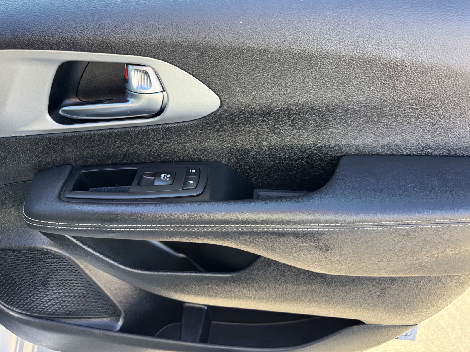 Used 2024 Chrysler Pacifica Touring image 10