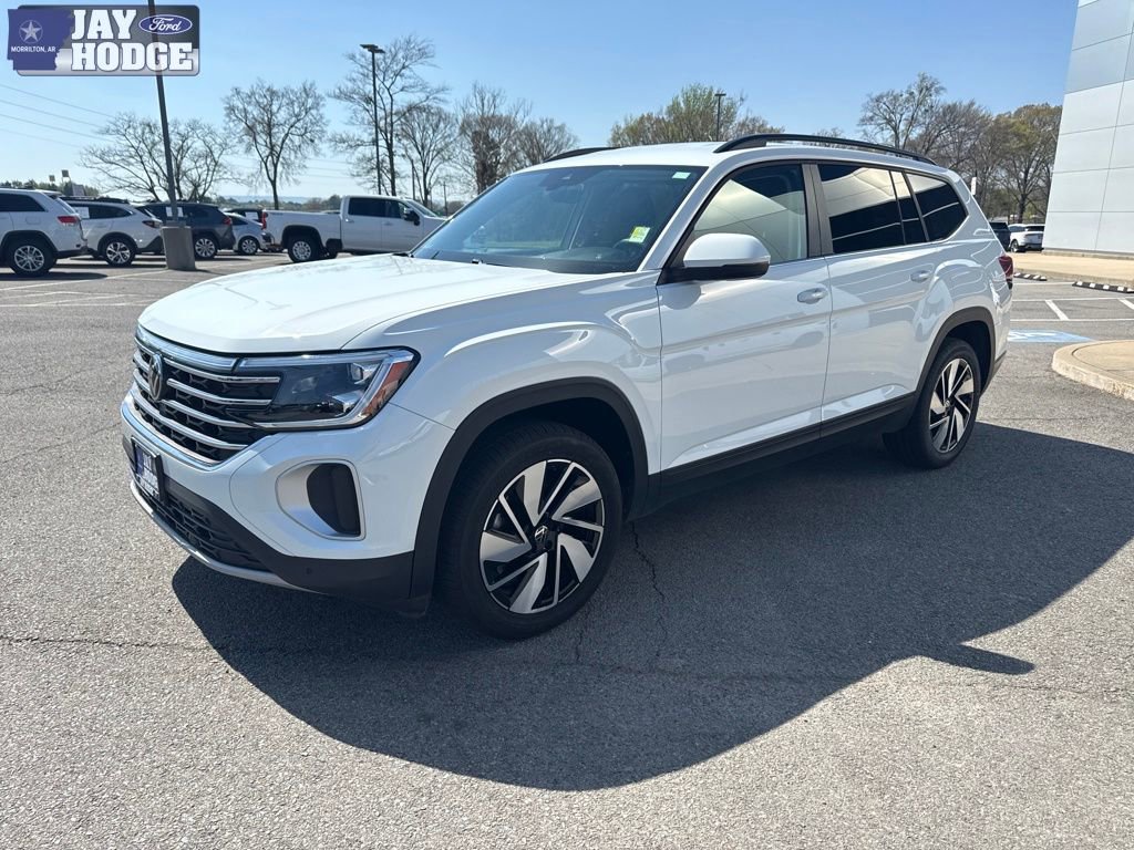 Used 2024 Volkswagen Atlas SE image 2