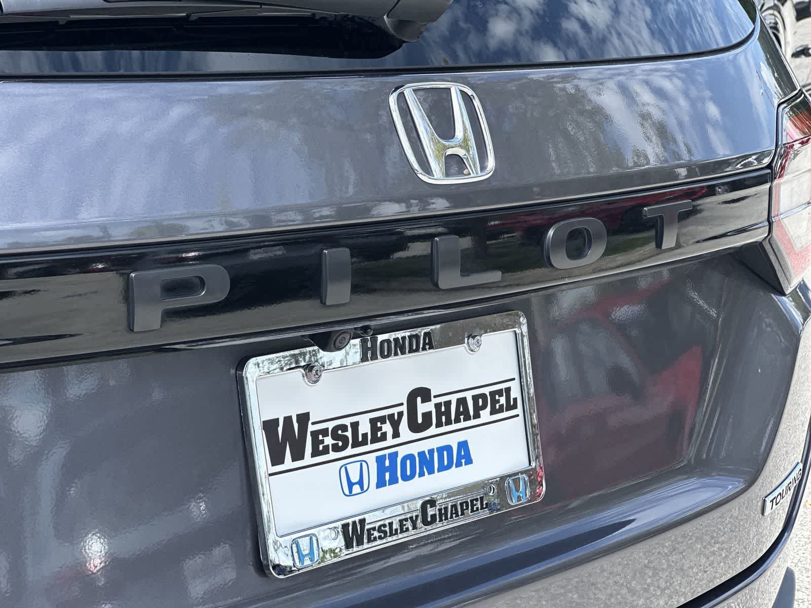 Used 2025 Honda Pilot Touring image 11