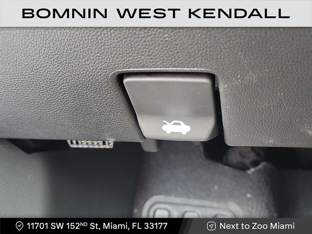 Used 2024 Chevrolet Traverse RS image 23