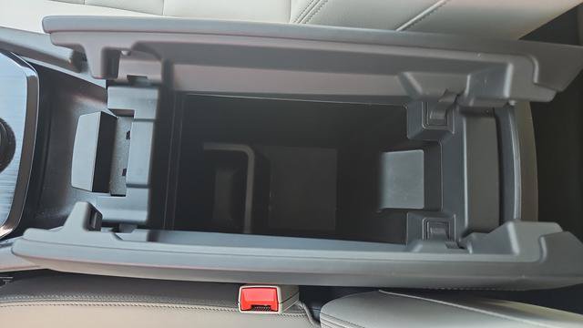 Used 2025 Nissan Rogue SL AWD/4WD image 24