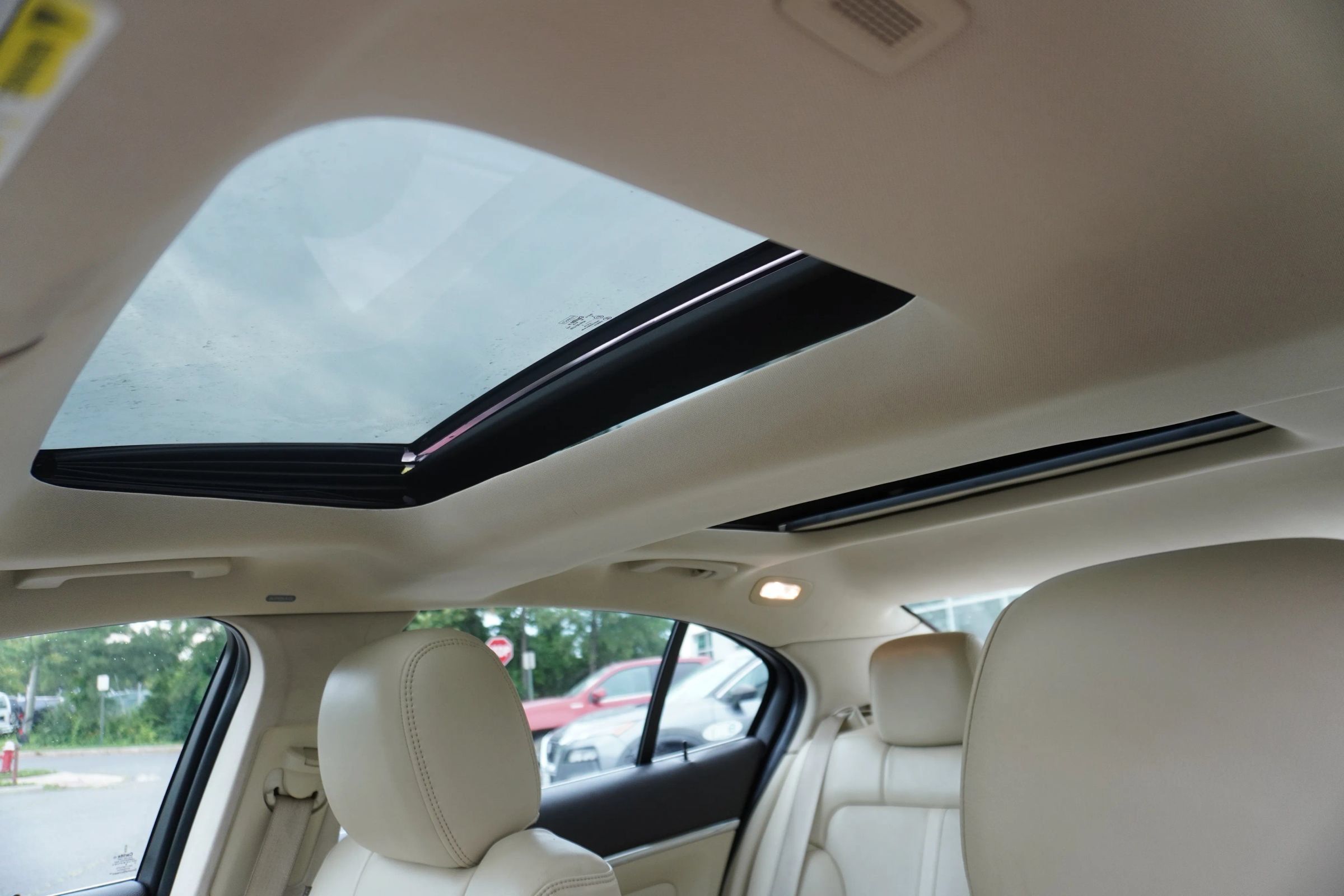 Used 2013 Lincoln MKS FWD image 22