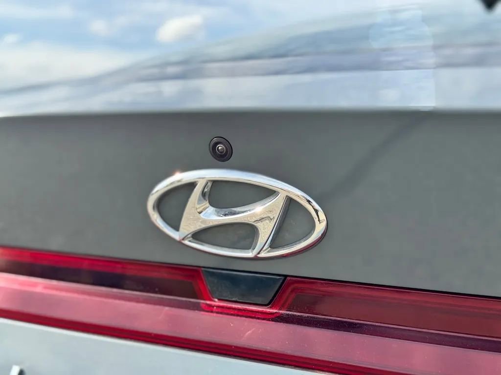 Used 2021 Hyundai Elantra SE image 24