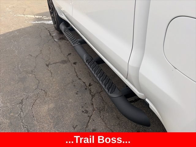 Used 2022 Chevrolet Silverado 1500 Custom Trail Boss w/ LPO, Dark Essentials Package AWD/4WD image 8