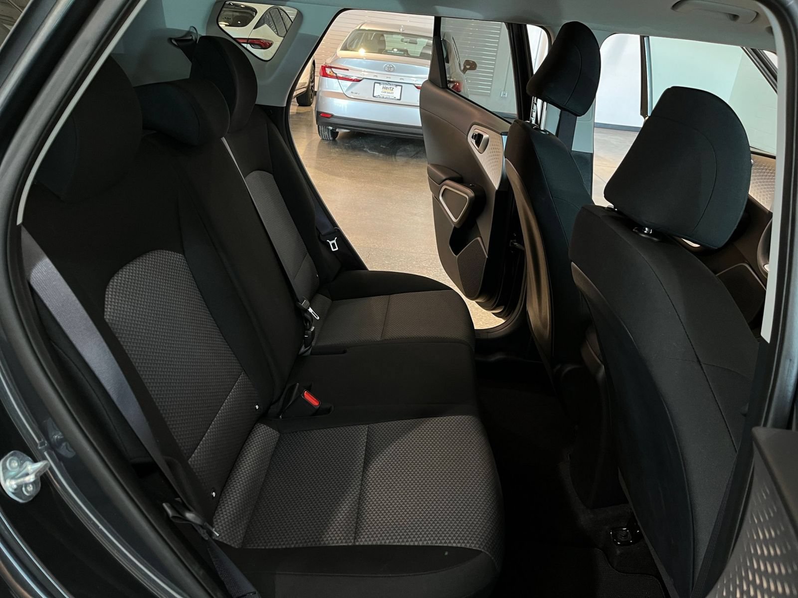 Used 2025 Kia Soul LX w/ LX Technology Package FWD image 36