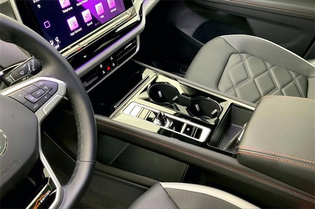 Used 2025 Volkswagen Atlas Peak Edition SE image 17