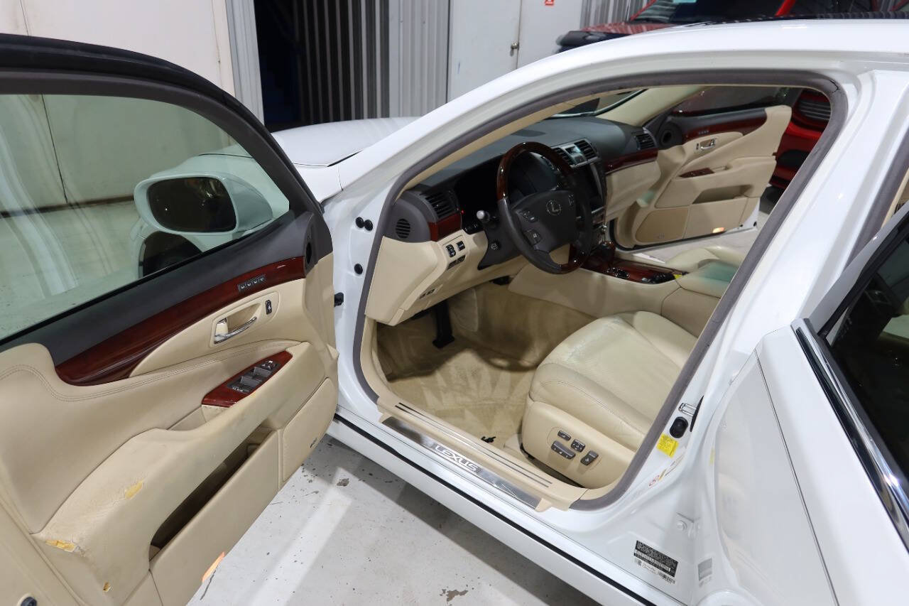 Used 2012 Lexus LS 460 w/ Comfort Pkg RWD image 17