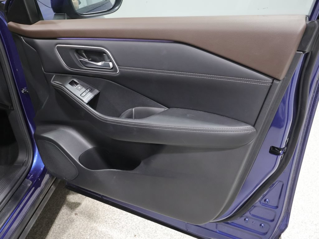Used 2023 Nissan Rogue Platinum w/ Platinum Premium Package AWD/4WD image 26