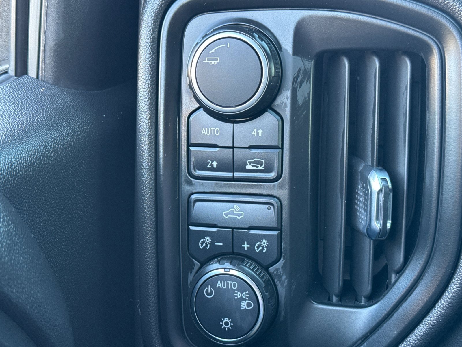 Used 2022 Chevrolet Silverado 1500 Custom image 29