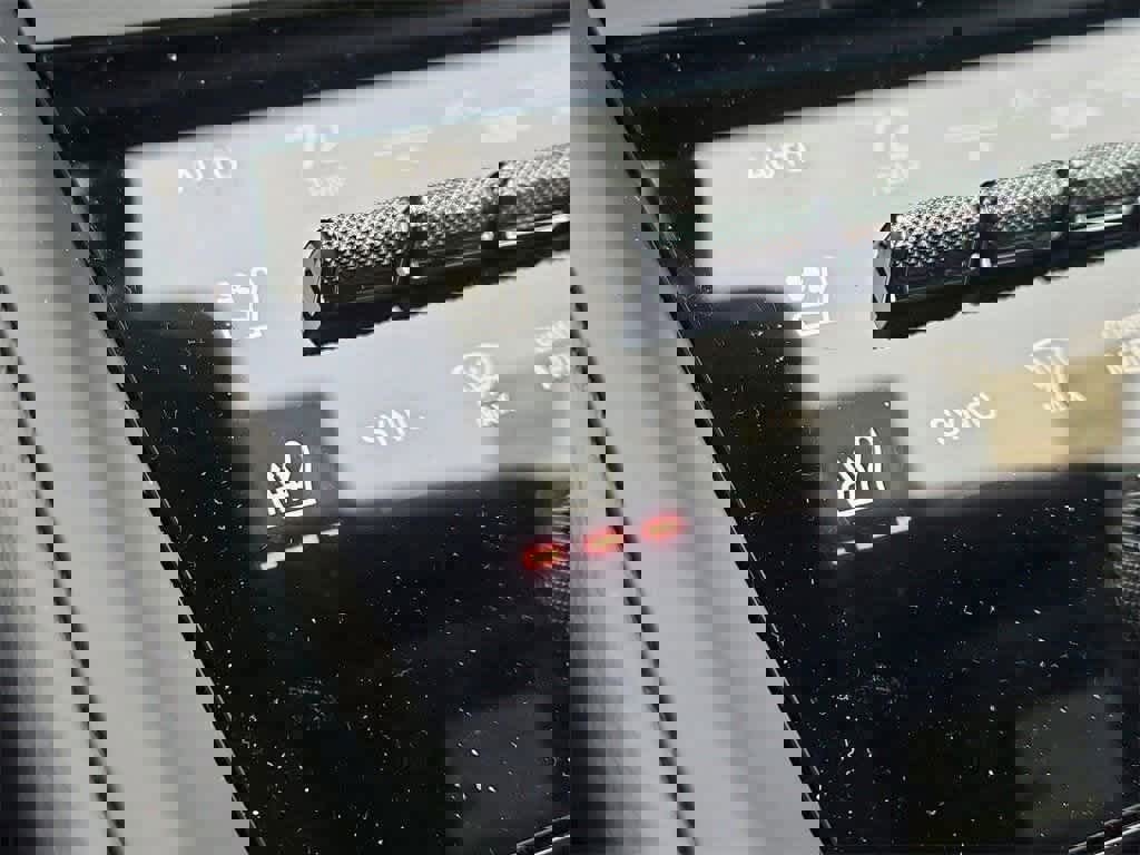 Used 2025 Porsche Macan 4S Electric image 25