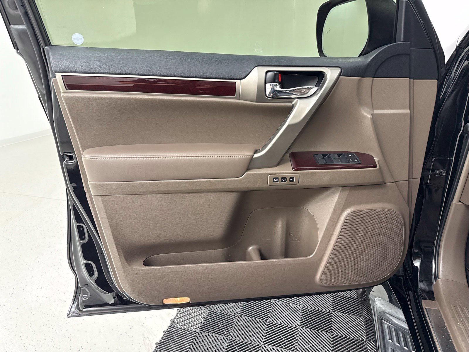 Used 2018 Lexus GX 460 Premium AWD/4WD image 13