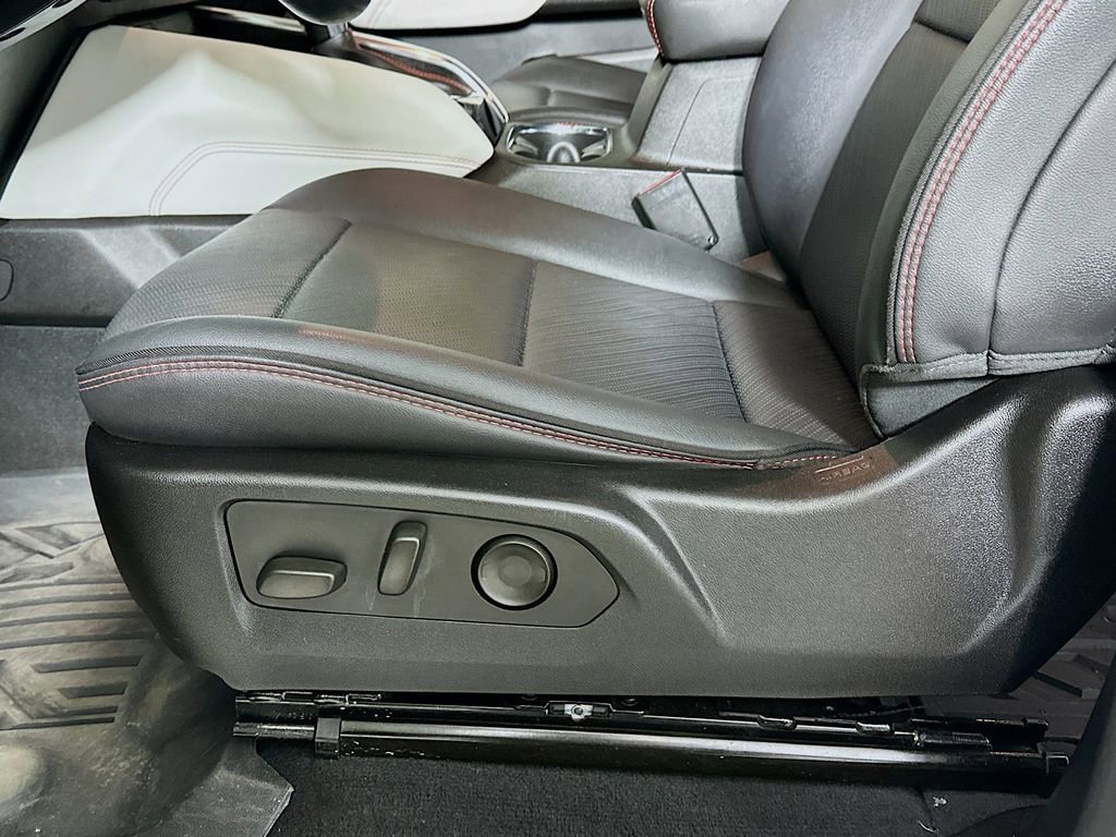 Used 2024 GMC Canyon AT4X AWD/4WD image 9